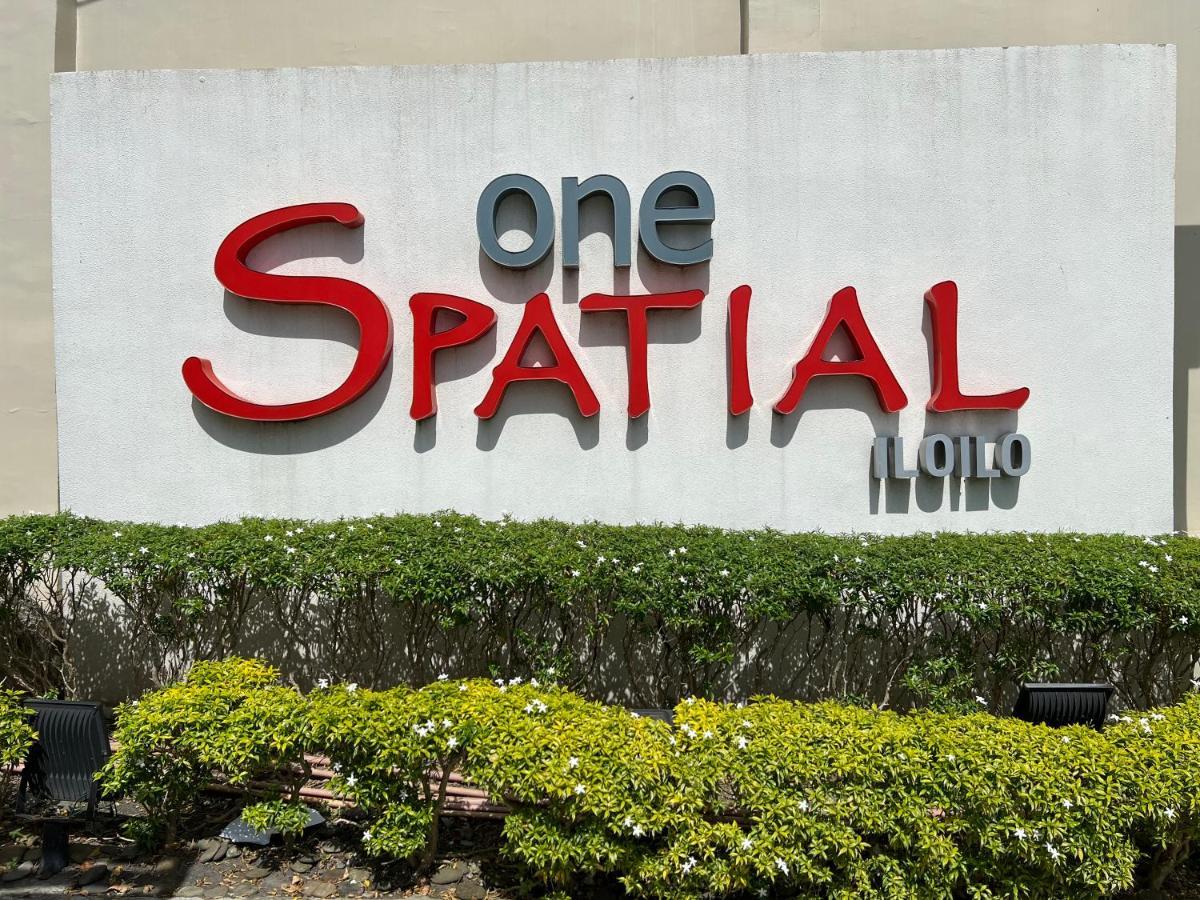 City Center - Front Of Iloilo Esplanade 2Br Condo Экстерьер фото