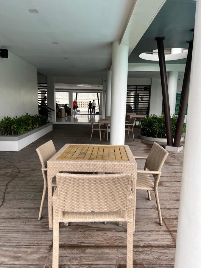 City Center - Front Of Iloilo Esplanade 2Br Condo Экстерьер фото